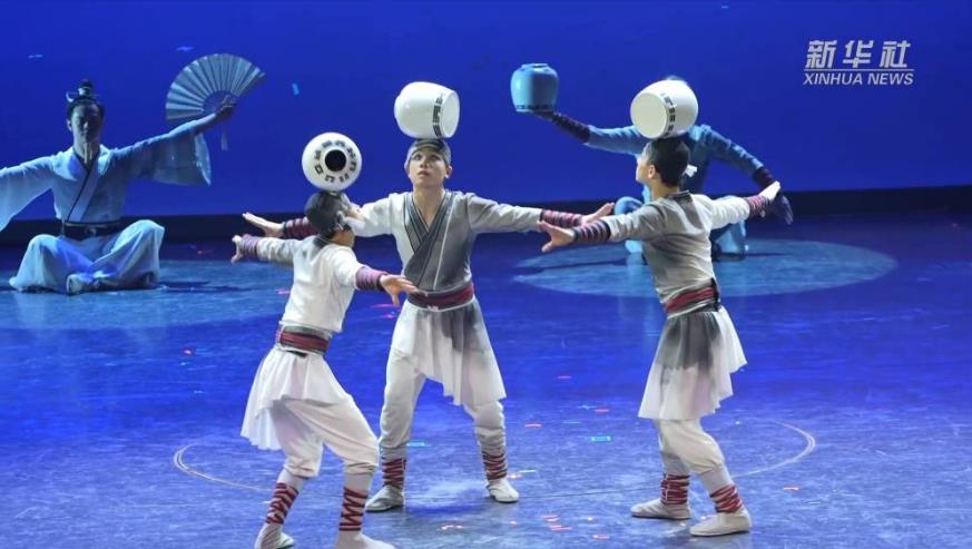 新華全媒+｜國風滿滿 中國傳統雜技玩出新“花活”